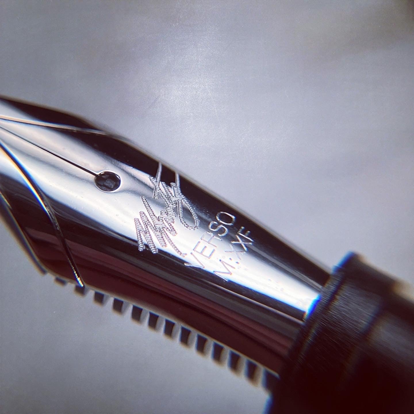 Verso Nib with Plastic Jowo #6 Housing and Feed