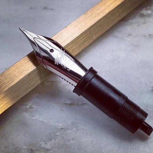 Verso Nib with Plastic Jowo #6 Housing and Feed